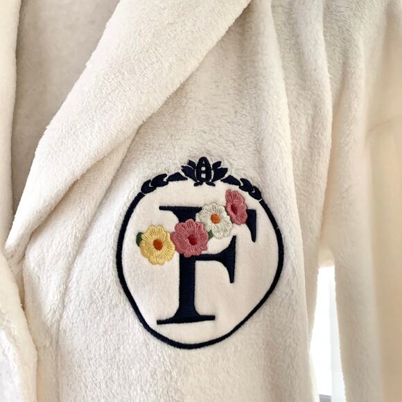 GU (Uniqlo) Marshmallow Feel Lounge Cardigan | Frieren: Beyond Journey’s End - Picture 8 of 15